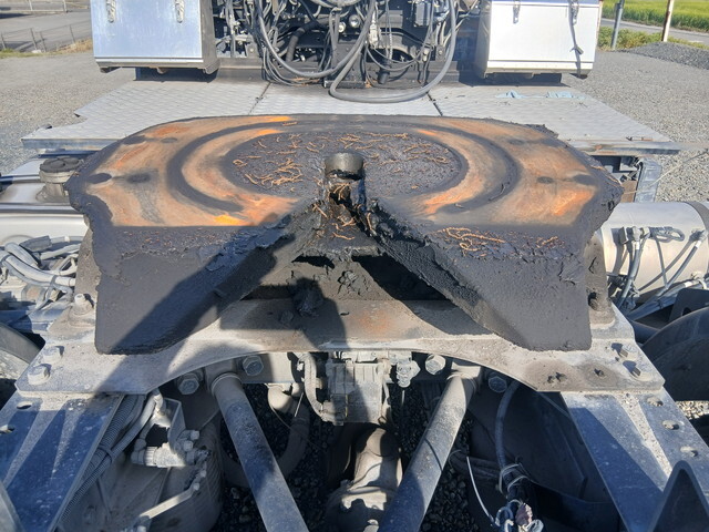 UDトラックスクオントレーラーヘッド（トラクターヘッド）大型（10t）[写真33]