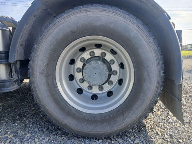 UDトラックスクオントレーラーヘッド（トラクターヘッド）大型（10t）[写真38]