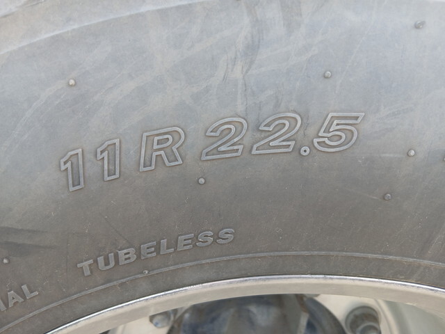 UDトラックスクオントレーラーヘッド（トラクターヘッド）大型（10t）[写真39]