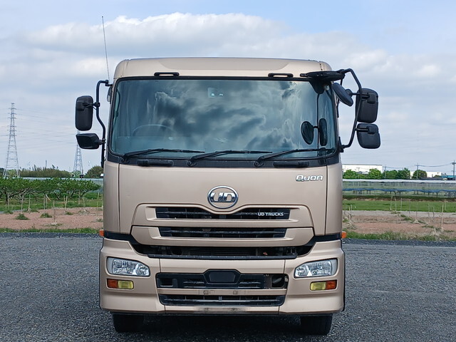 UDトラックスクオントレーラーヘッド（トラクターヘッド）大型（10t）[写真04]