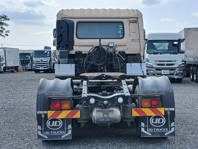 UDトラックスクオントレーラーヘッド（トラクターヘッド）大型（10t）[写真07]