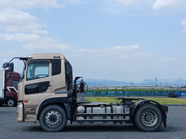 UDトラックスクオントレーラーヘッド（トラクターヘッド）大型（10t）[写真08]