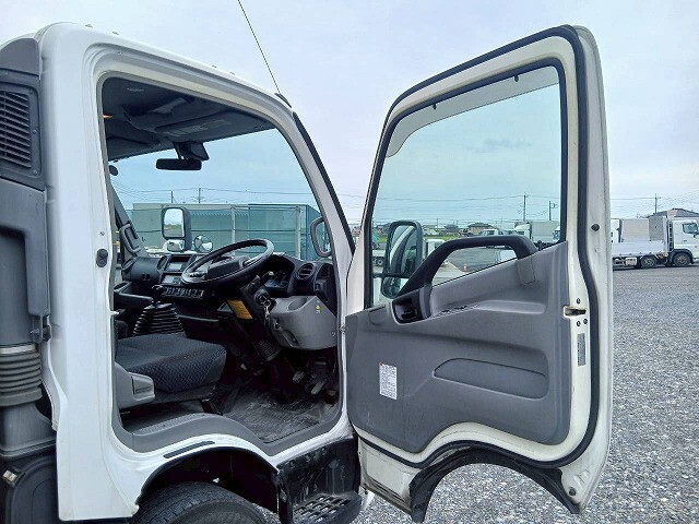 日野デュトロ冷凍車（冷蔵車）小型（2t・3t）[写真17]