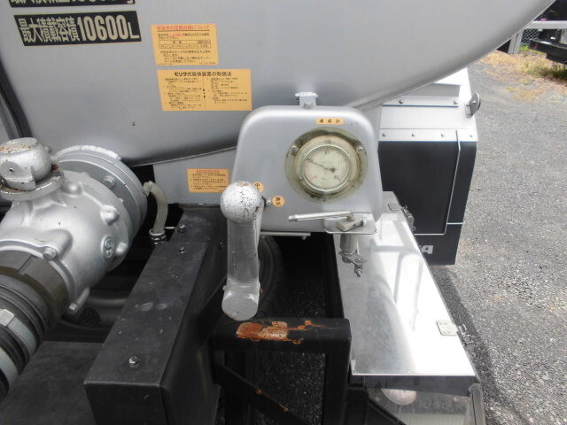 三菱ふそうスーパーグレートバキュームカー大型（10t）[写真10]