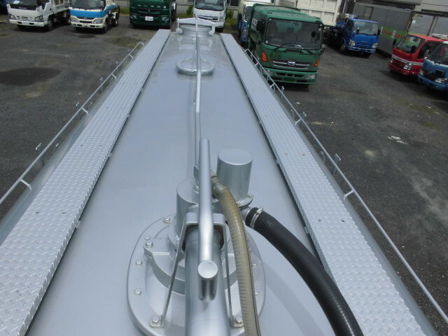 三菱ふそうスーパーグレートバキュームカー大型（10t）[写真14]