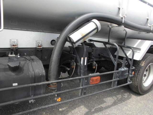 三菱ふそうスーパーグレートバキュームカー大型（10t）[写真17]