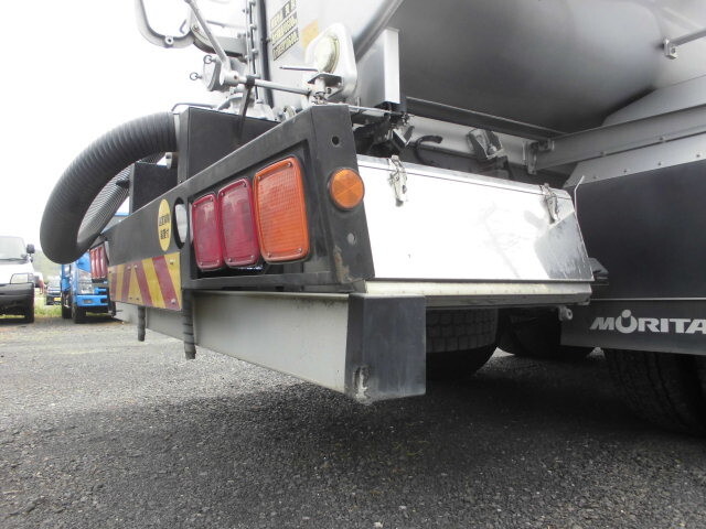 三菱ふそうスーパーグレートバキュームカー大型（10t）[写真24]