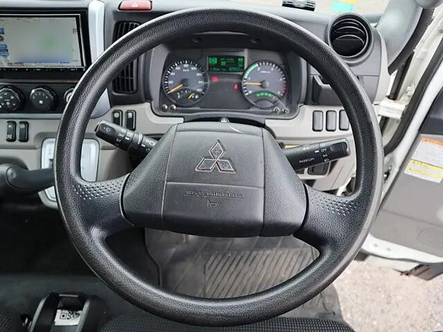 三菱ふそうキャンター平ボディ小型（2t・3t）[写真04]