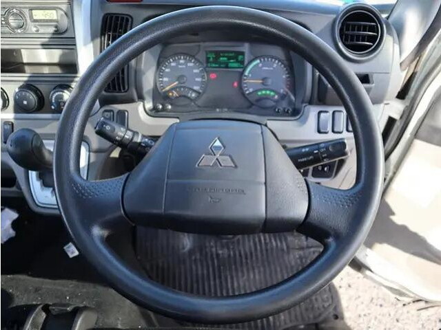 三菱ふそうキャンター平ボディ小型（2t・3t）[写真04]