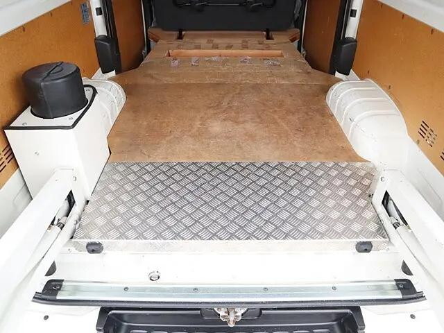 トヨタハイエースその他の形状小型（2t・3t）[写真09]