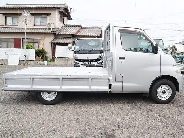 トヨタタウンエース平ボディ小型（2t・3t）[写真09]