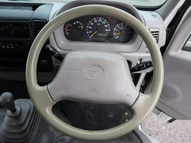 トヨタトヨエース平ボディ小型（2t・3t）[写真32]