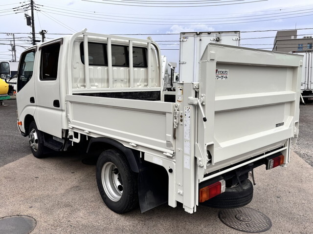 日野デュトロダブルキャブ（Wキャブ）小型（2t・3t）[写真02]