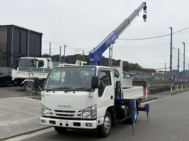 いすゞエルフクレーン4段小型（2t・3t）[写真03]