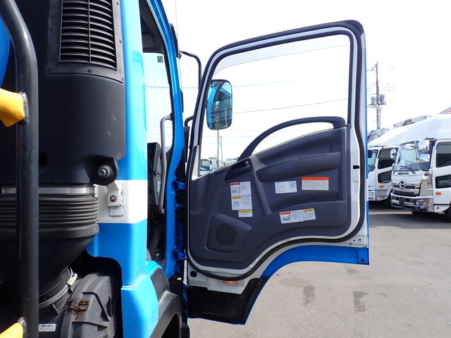 いすゞフォワードコンテナ専用車中型（4t）[写真25]