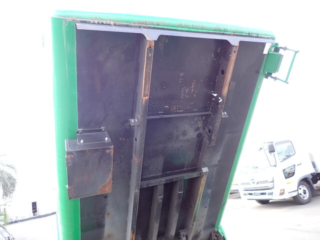 三菱ふそうキャンターパッカー車（塵芥車）小型（2t・3t）[写真12]