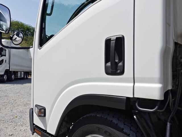 いすゞエルフアルミウイング小型（2t・3t）[写真10]