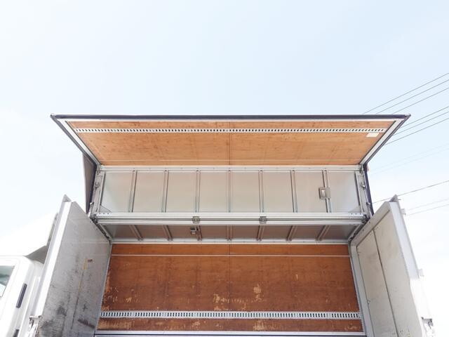 いすゞエルフアルミウイング小型（2t・3t）[写真12]