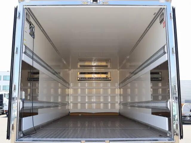 日野レンジャー冷凍車（冷蔵車）中型（4t）[写真07]