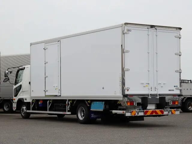 三菱ふそうファイター冷凍車（冷蔵車）中型（4t）[写真02]