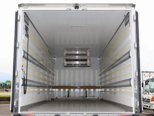 三菱ふそうファイター冷凍車（冷蔵車）中型（4t）[写真04]