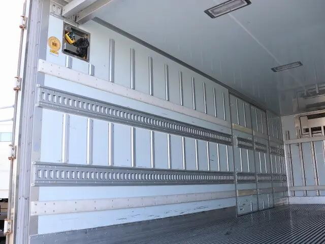 日野レンジャー冷凍車（冷蔵車）中型（4t）[写真12]