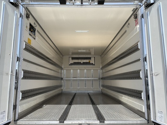 日野デュトロ冷凍車（冷蔵車）小型（2t・3t）[写真11]