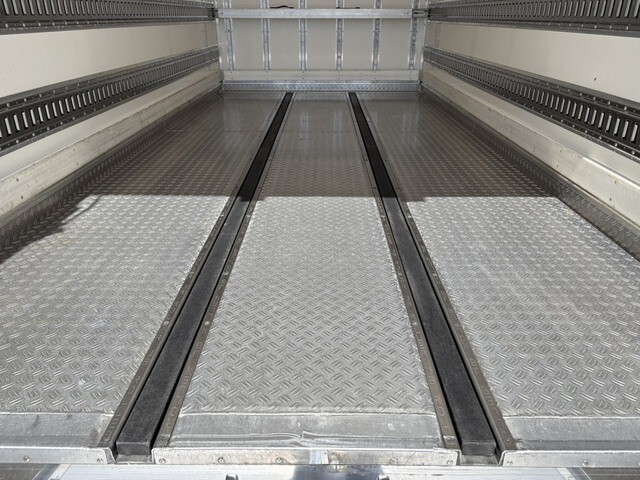 日野デュトロ冷凍車（冷蔵車）小型（2t・3t）[写真12]