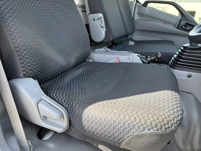 日野デュトロ冷凍車（冷蔵車）小型（2t・3t）[写真32]