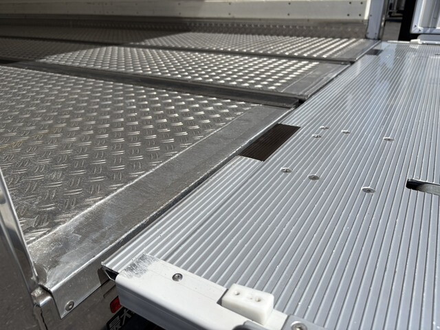 日野デュトロ冷凍車（冷蔵車）小型（2t・3t）[写真08]