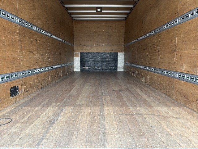 いすゞフォワードアルミバン中型（4t）[写真11]