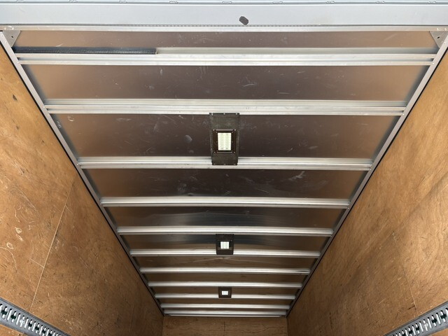 いすゞフォワードアルミバン中型（4t）[写真12]