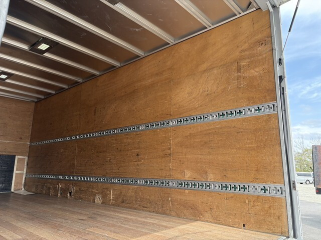 いすゞフォワードアルミバン中型（4t）[写真14]