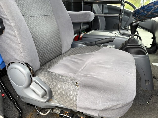 いすゞフォワードアルミバン中型（4t）[写真26]