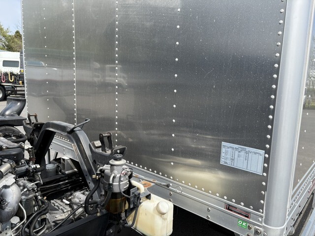 いすゞフォワードアルミバン中型（4t）[写真08]