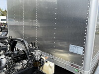 いすゞフォワードアルミバン中型（4t）[写真09]