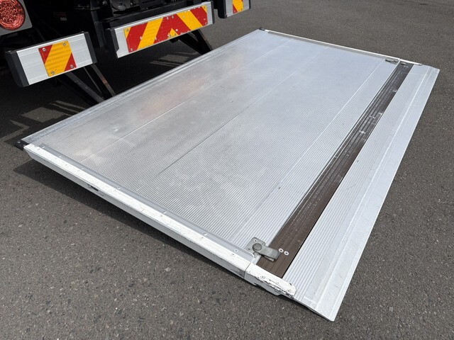 いすゞフォワードアルミバン中型（4t）[写真09]