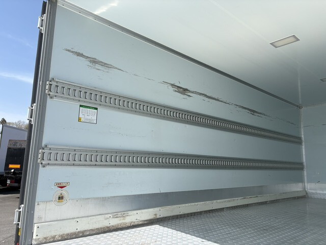 いすゞエルフ保冷バン小型（2t・3t）[写真12]