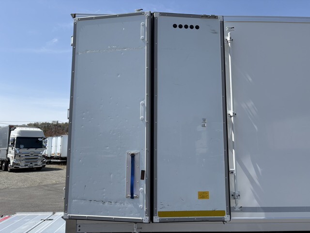 いすゞエルフ保冷バン小型（2t・3t）[写真15]