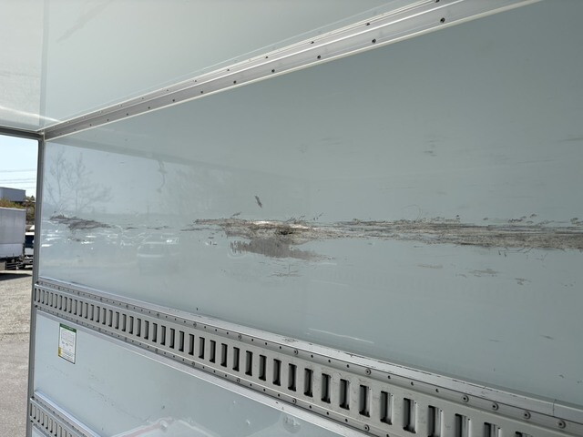 いすゞエルフ保冷バン小型（2t・3t）[写真34]