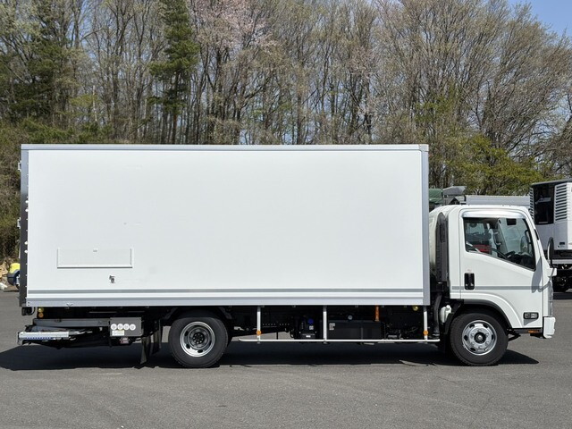 いすゞエルフ保冷バン小型（2t・3t）[写真05]