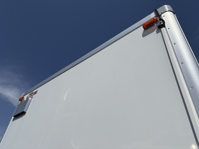 いすゞエルフ保冷バン小型（2t・3t）[写真07]