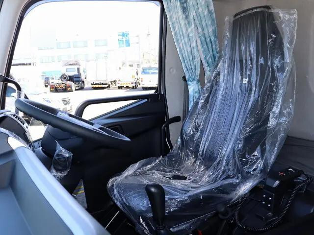 三菱ふそうファイターアルミウイング中型（4t）[写真28]