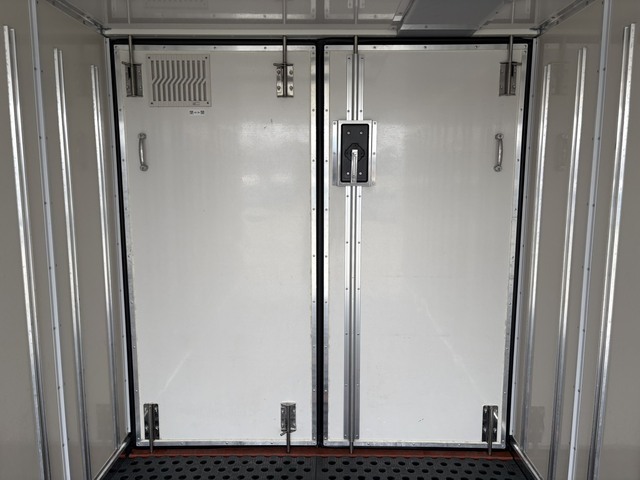 いすゞエルフ冷凍車（冷蔵車）小型（2t・3t）[写真11]