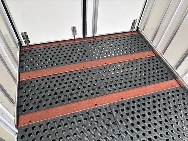 いすゞエルフ冷凍車（冷蔵車）小型（2t・3t）[写真12]