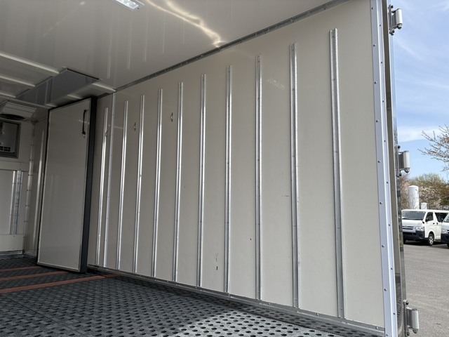 いすゞエルフ冷凍車（冷蔵車）小型（2t・3t）[写真16]