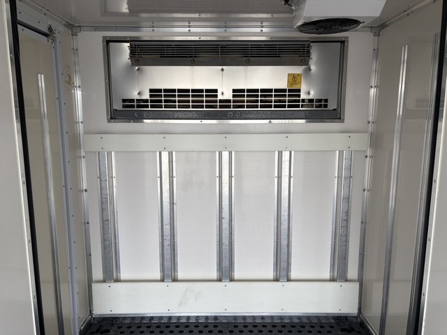 いすゞエルフ冷凍車（冷蔵車）小型（2t・3t）[写真17]