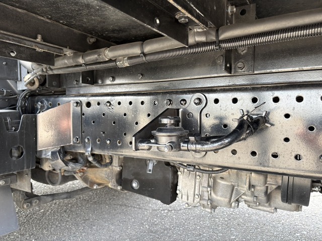 いすゞエルフ冷凍車（冷蔵車）小型（2t・3t）[写真19]