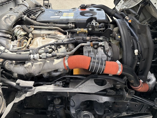 いすゞエルフ冷凍車（冷蔵車）小型（2t・3t）[写真24]