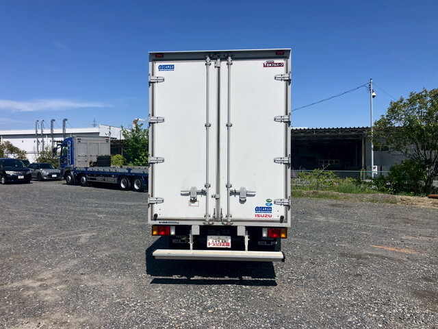 いすゞエルフアルミバン小型（2t・3t）[写真10]